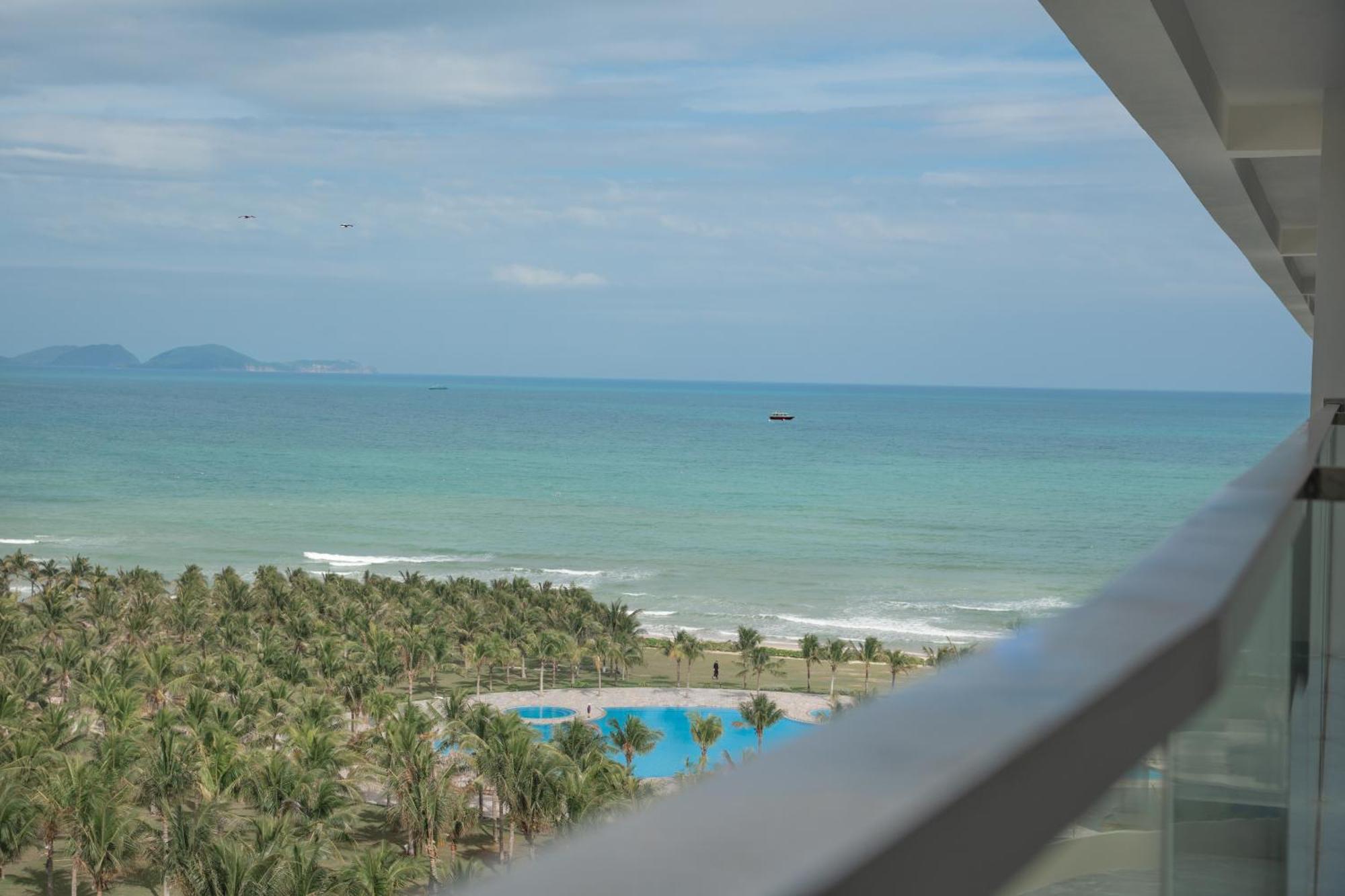 Aquamarine Beachfront Resort & Spa Cam Ranh Kültér fotó
